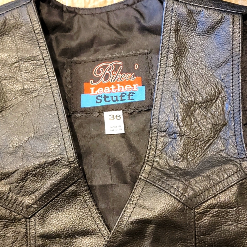 Bikers Black Leather Bikers Vest & Chaps - Picture 3 of 10